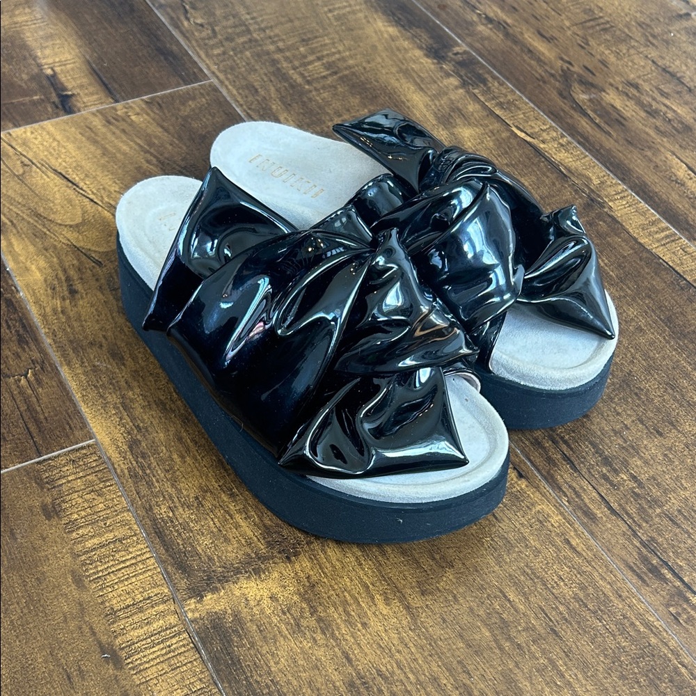 Inuikii Black Patent Knot Platform Slides